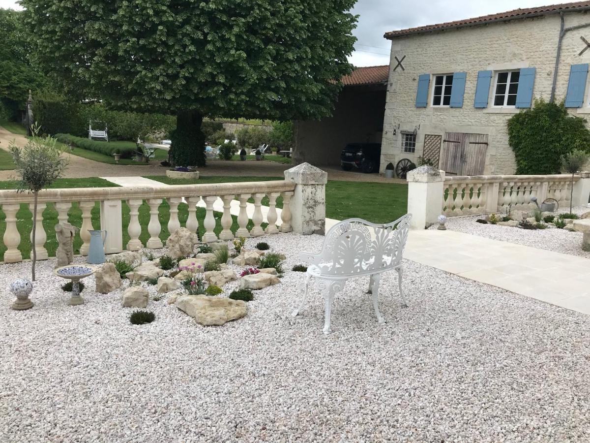 Le Four A Pain Hotel Saint-Jean-dʼAngély Bagian luar foto